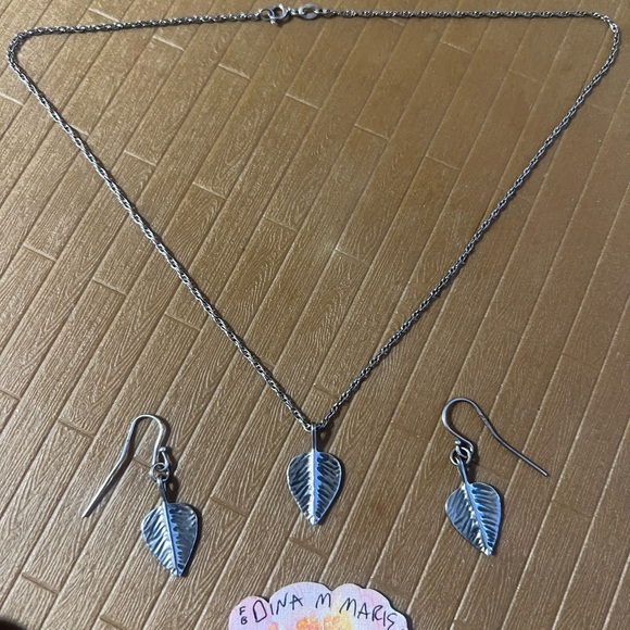 James Avery Jewelry - James Avery Retired Leaf Necklace Pendant & Dangle hook on Earrings Set! 925!